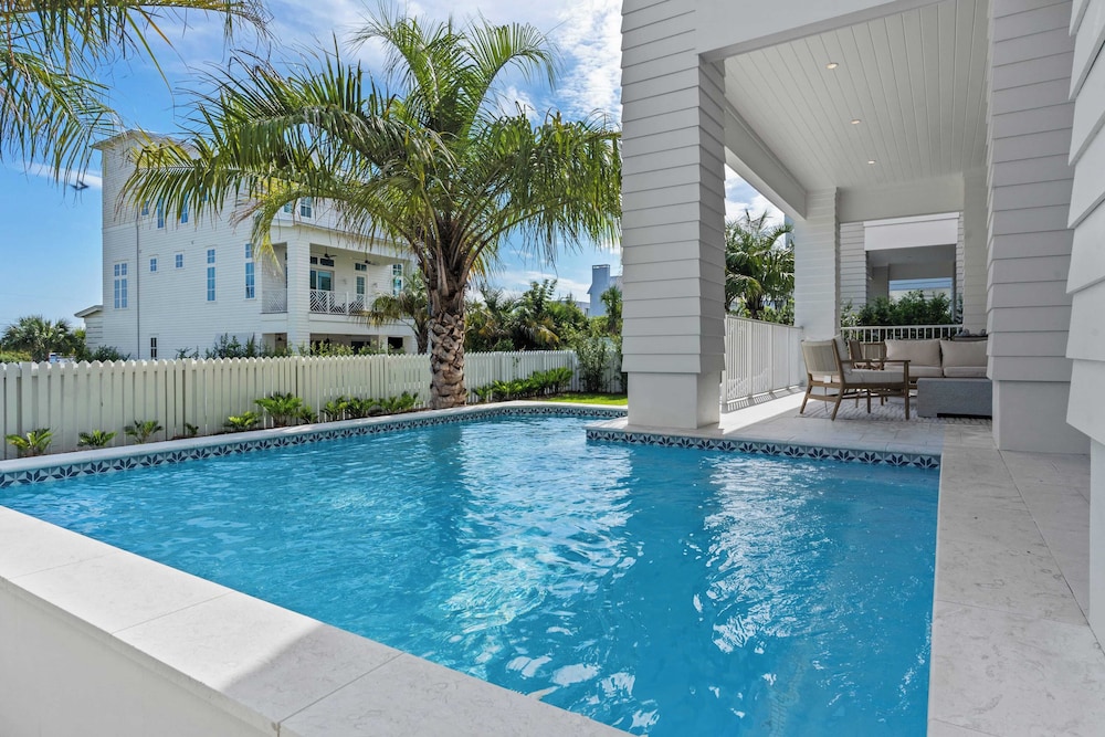Sleeps 24 Beach Retreat w/ Pool, Rooftop Deck, Steps to Inlet Beach & Near Rosemary, Alys, Seacrest Dining & Shops The Palm 30A by Avantstay