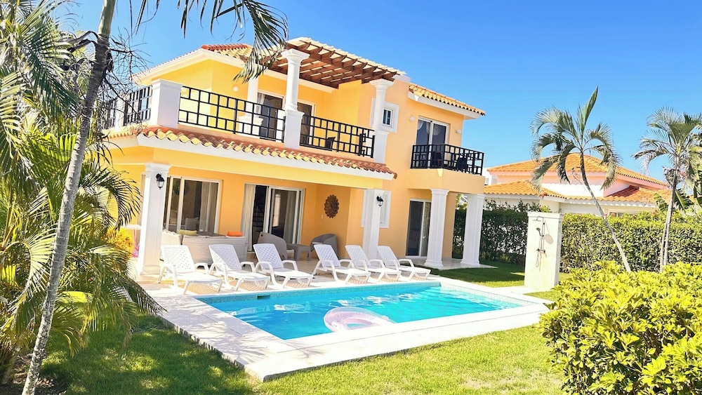 Villa With Pool in Santa Fe