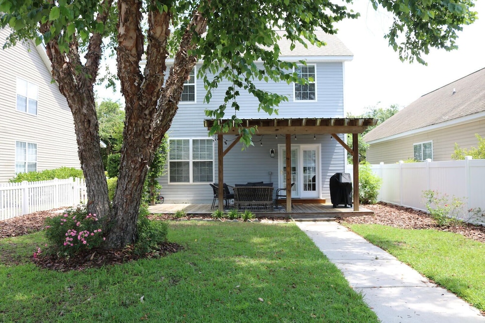 Lowcountry Lodge! In the Heart of Historic Old Town Bluffton SC