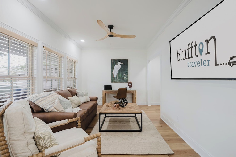 Lowcountry Landing! 3-story Townhouse in Old Town's Promenade