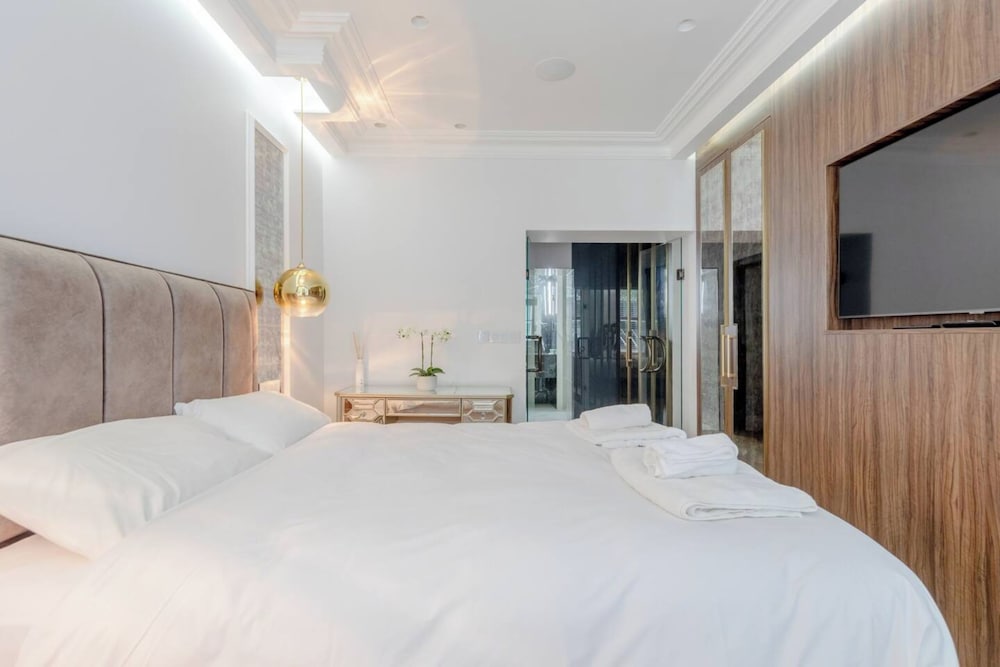 Beautifully Refurbished 2BD Flat - Earl's Court!