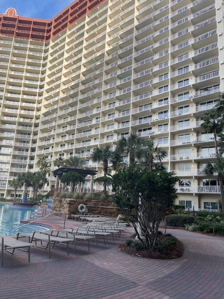 Hotel Shores of Panama Beach Resort - Image 1
