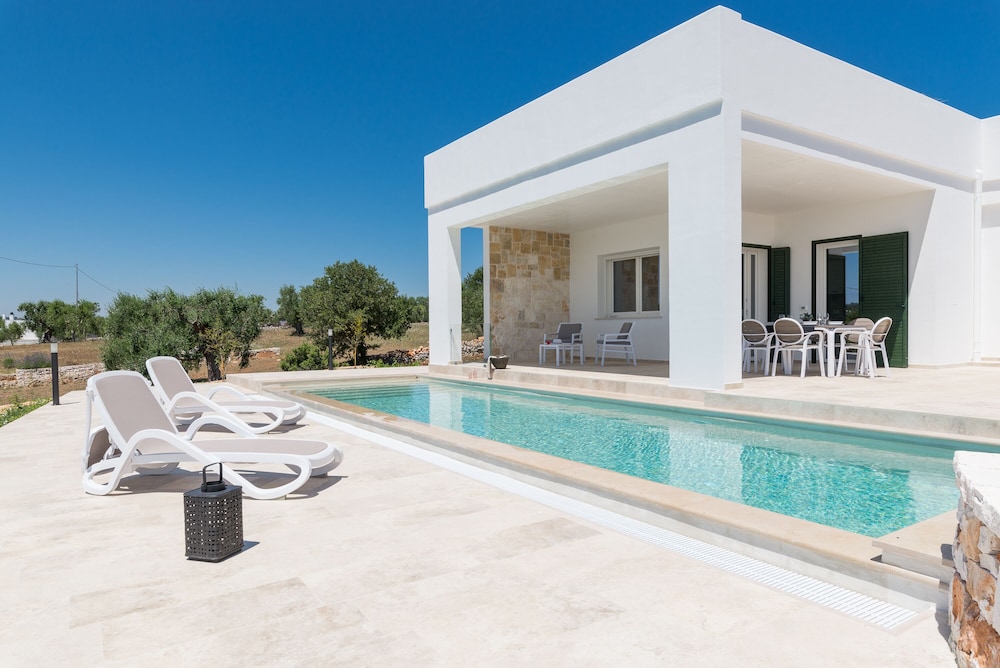 Villa, Trulli e Piscina nel Cuore della Valle d'Itria