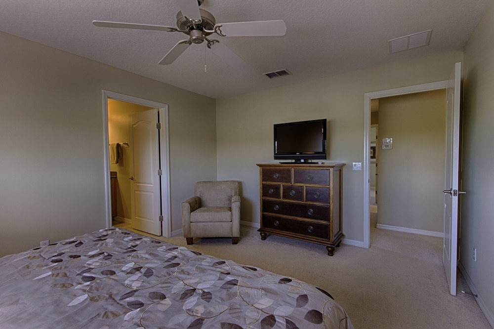 7BR Pool Home Emerald Island by SHV-8409