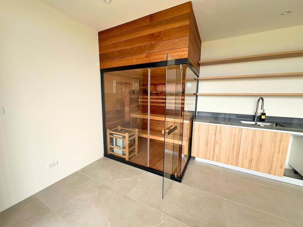 Villa Aroka 4 Bed Sea View KBR41