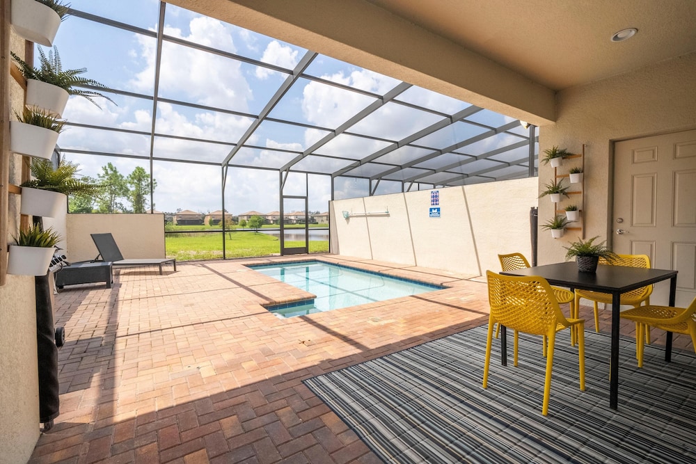 8822 GC - Fabulous 5BR Townhome: Pet Friendly