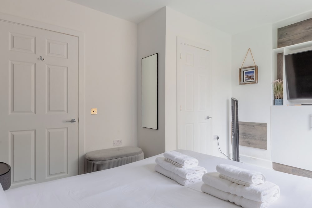 Bright 2 Bedroom Flat in Lambeth With Balcony