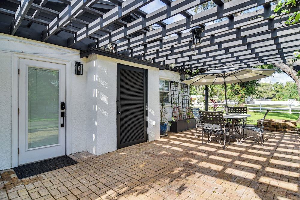 Hot Tub & Fenced Yard: Tranquil Home in Valrico!
