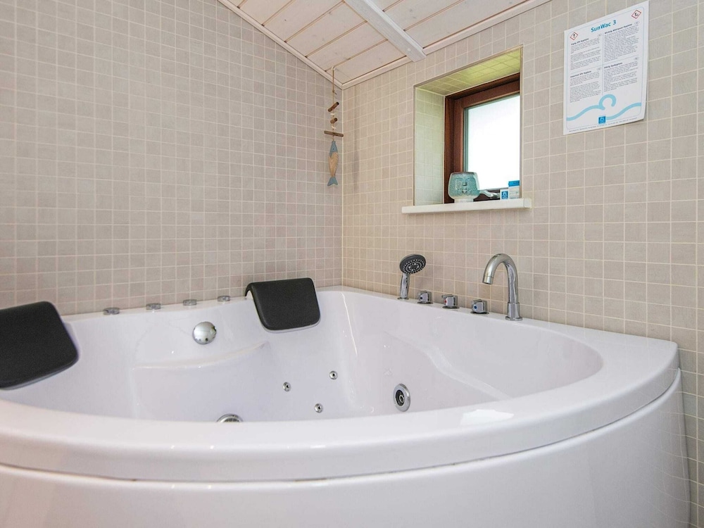 6 Person Holiday Home in Romo view 5