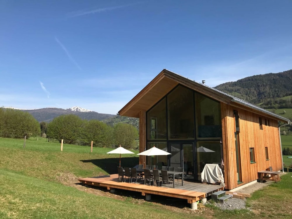 Chalet in Sankt Georgen on Ski Slopes