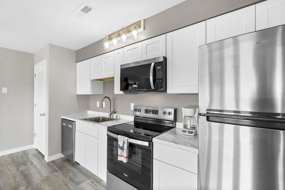 Waterview Oasis Stay for 4
