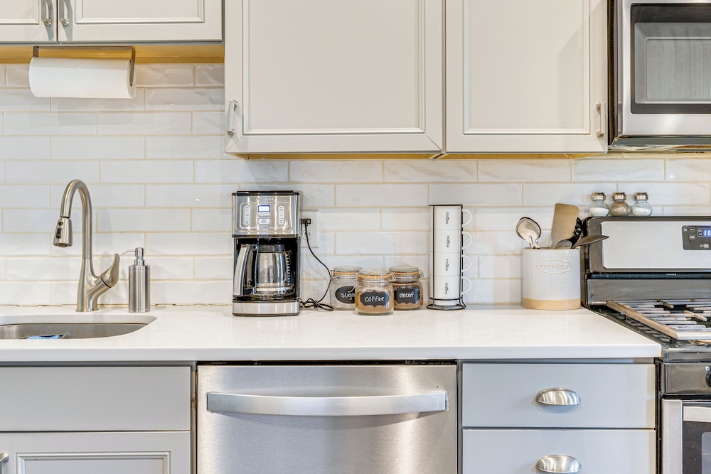 Shop & Dine: Central Stroudsburg Townhome!