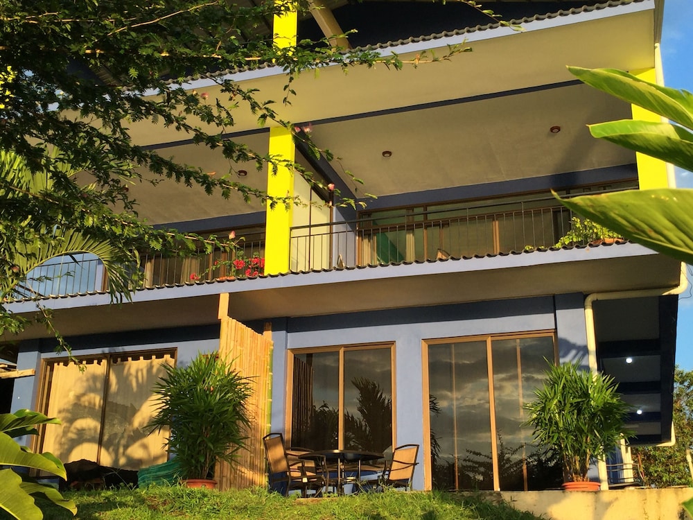 BlueBay Bugenvil Lake Lodge