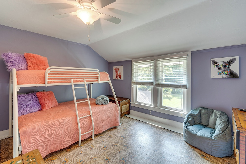 Lake Geneva Family Gem w/ Fenced Dog Run!