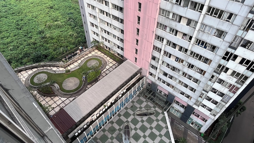 Well Designed and Comfortable 3BR Nifarro Park Apartment