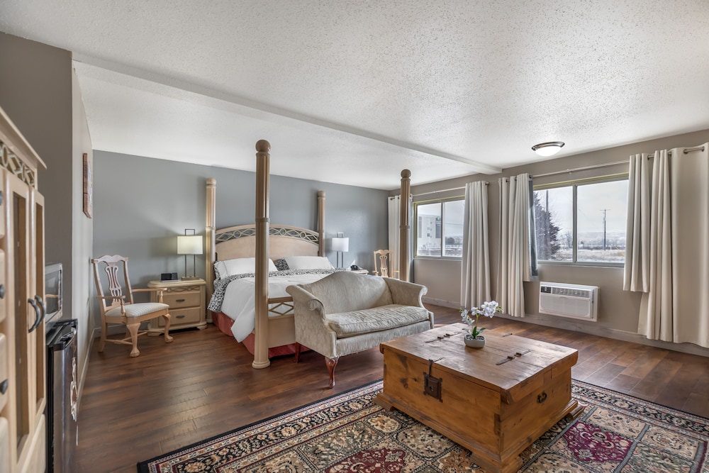 HOTEL FUZION INN & SUITES
