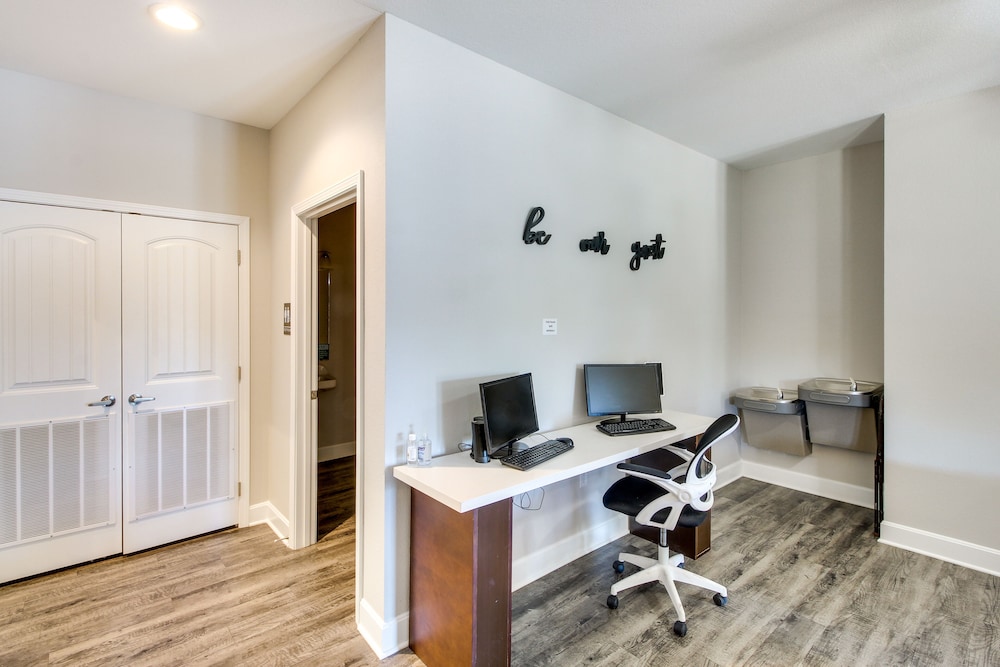 Emporia Vacations - Emporia Apt w/ Playground: 2 Mi to Main Street! - Property Image 10