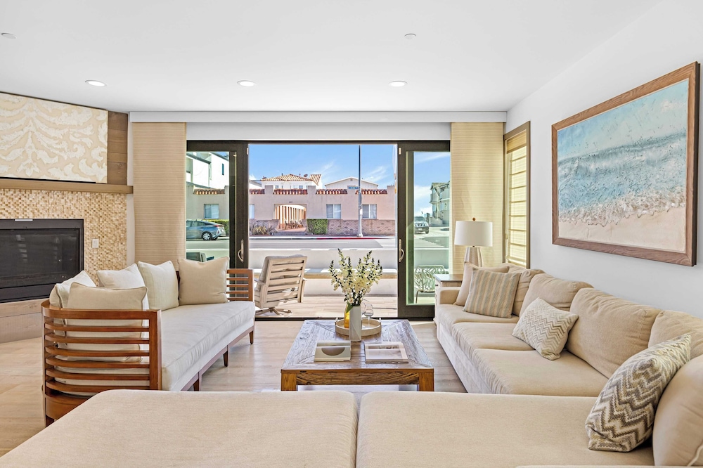200 East Balboa Oceanview Rooftop Steps to Sand, Pier, Boardwalk & Dining