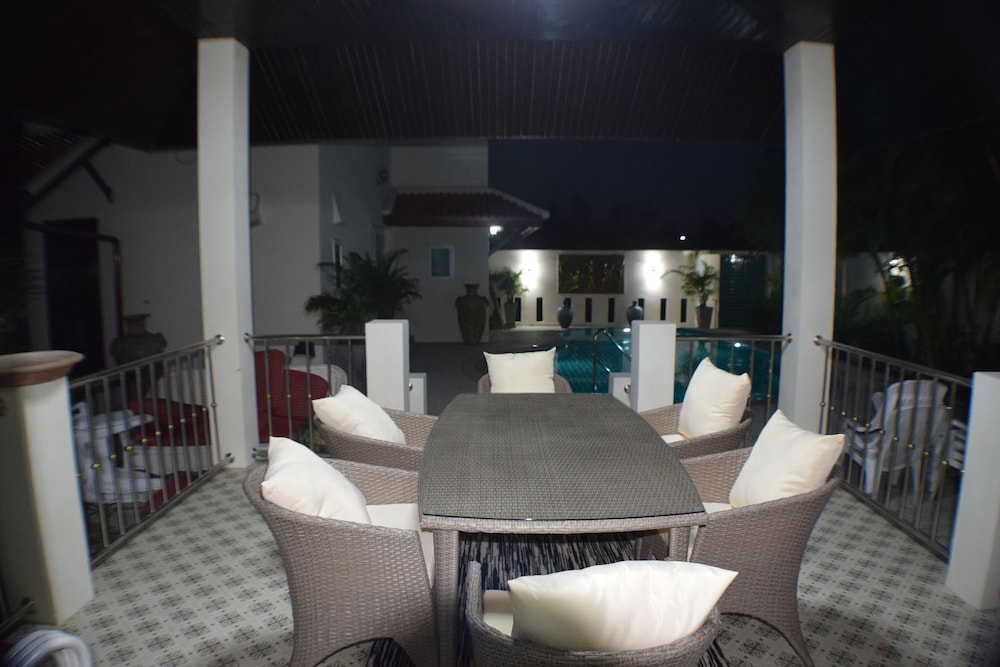 Very Large Villa Suitable for a Large Group up to 10 People or Even 2 Families