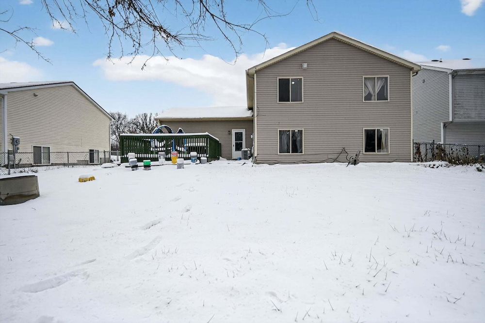 Bright 4br Near Msu & Downtown 4 Bedroom Home