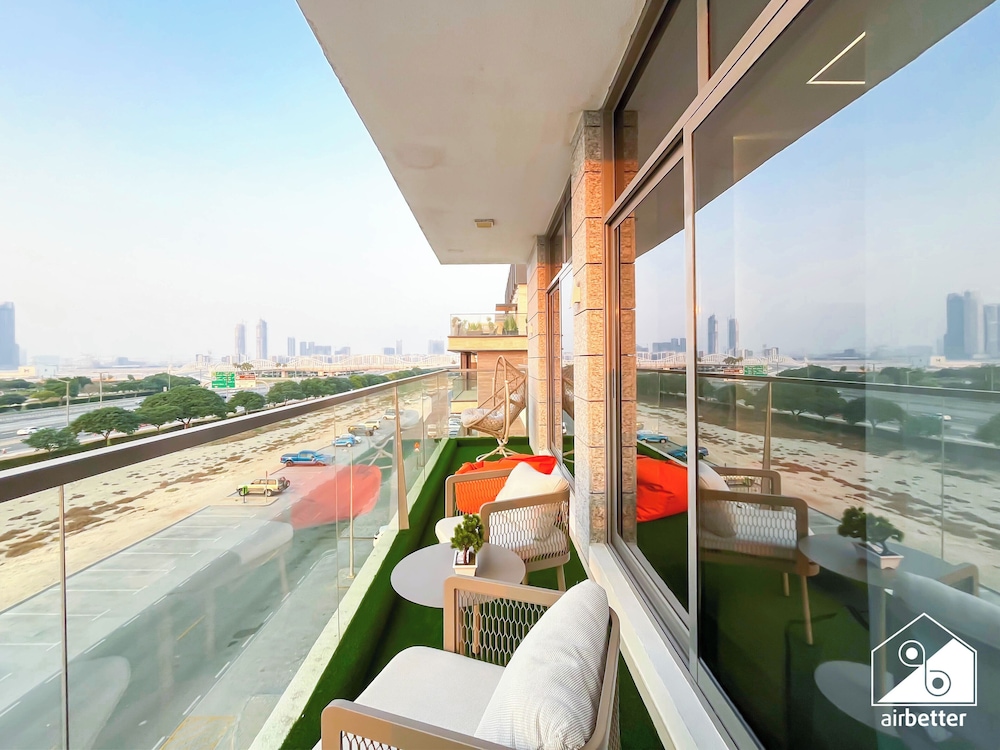 Luxury 1BR w/ Balcony & Burj Khalifa View