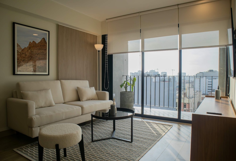 w Impressive 2BR With Balcony in Miraflores