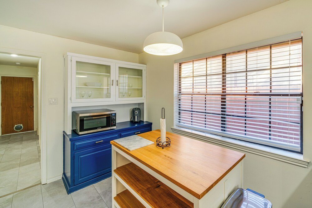 Family Home w/ Patio in Irving: Pets Welcome! view 2
