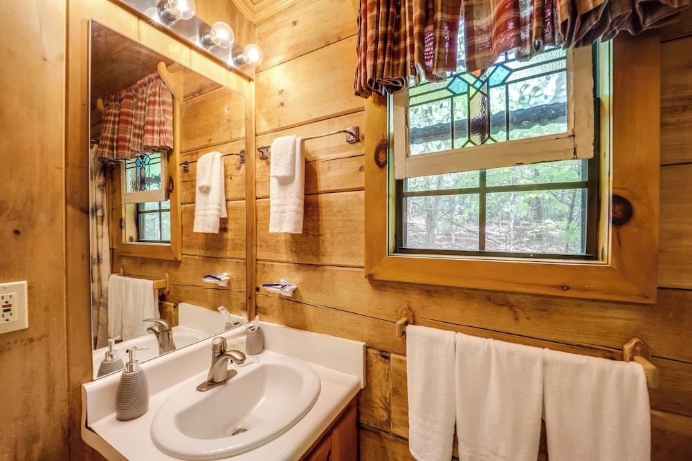 Hike, Soak & Unwind in Nature: Blue Ridge Cabin
