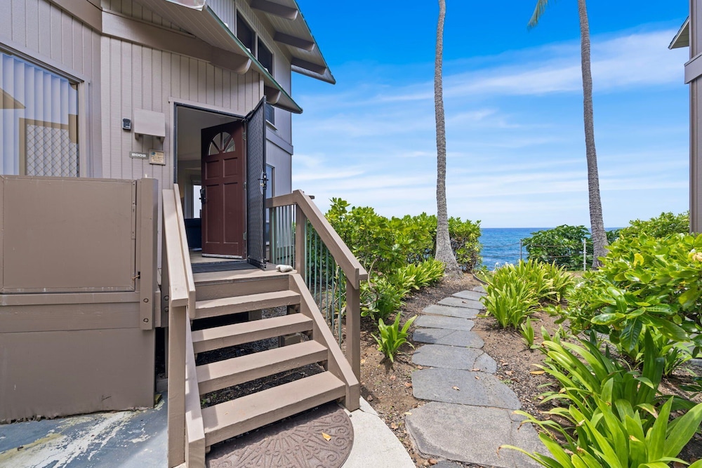 Oceanfront Kanaloa Condo - Pools, Hot Tubs & Sunset Views- Vrkcv