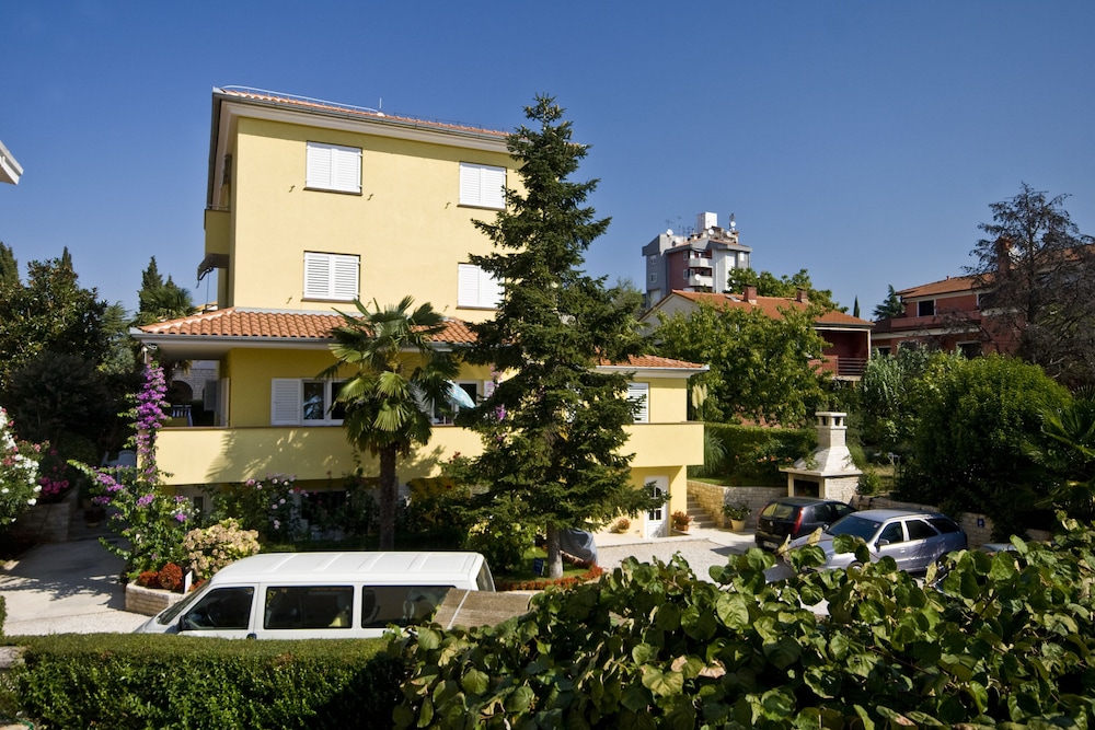 Apartments Davorka