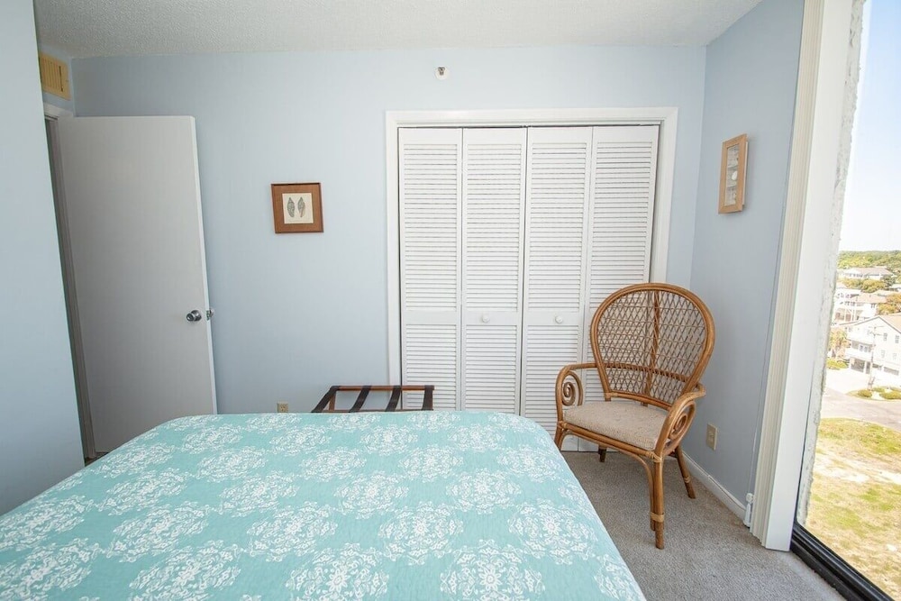 Sea Castle 8g 3 Bedroom Condo