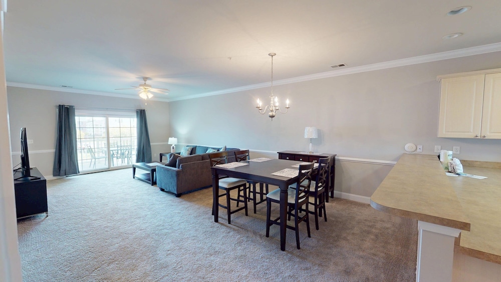 Magnolia Pointe Luster Leaf 4879-303 2 Bedroom Condo