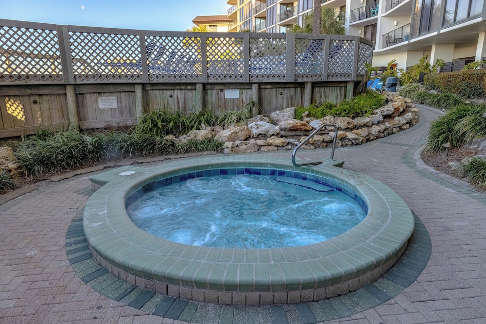 2BR Condo in Edgewater Resort With Golf, Tennis, Pools & Free Tram Service!
