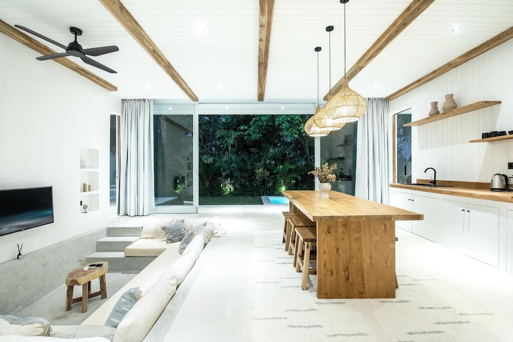 Chic 2BR Villa, 5min to Bingin's Coastal Bliss