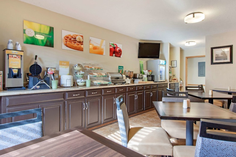 Hays Vacations - Quality Inn Hays I-70 - Property Image 12