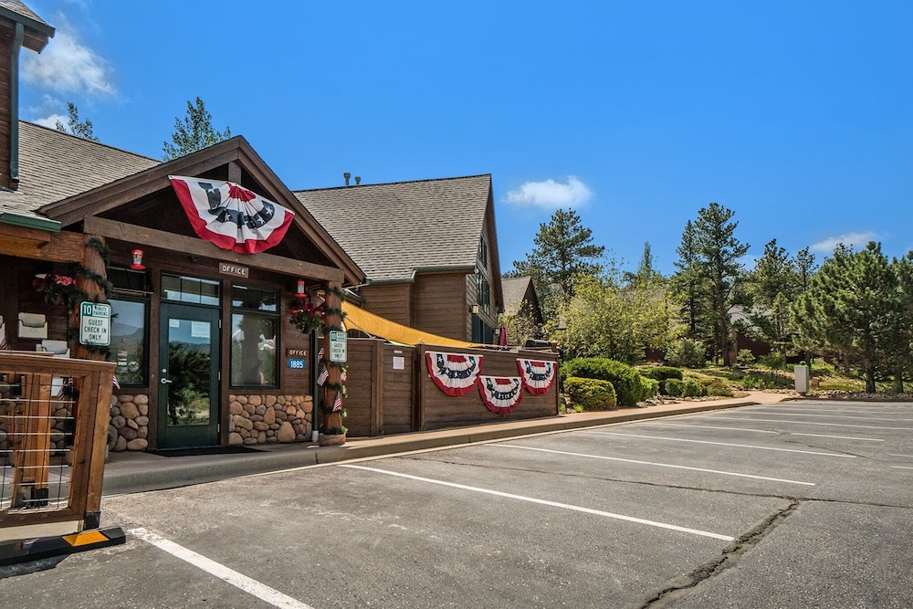 Solitude Eagle 5 - Estes Park 2 Bedroom Condo by RedAwning - Property Image 1