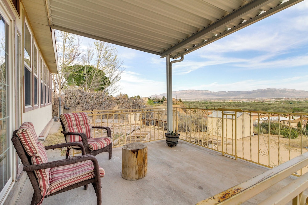 Mtn Views, Patio + Grill: Family Home, 6 Mi to UNM