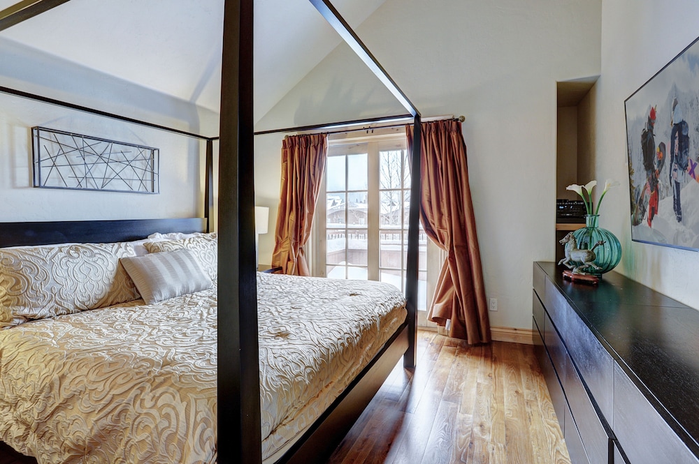 Placer Ridge Lookout 3 Bedroom Townhouse by RedAwning