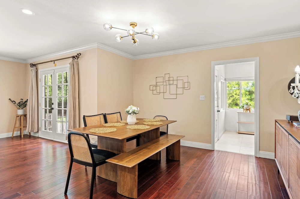 Modern Serenity Near LA Tranquil 3BR Stay