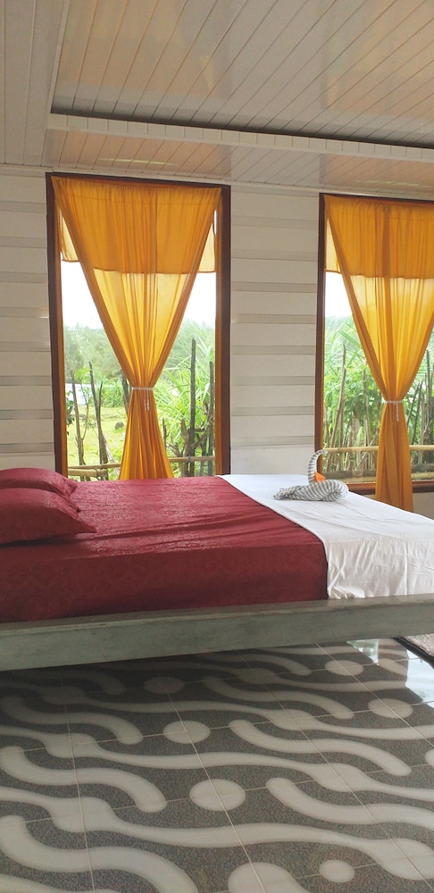 Simeulue Nanik Surfcamp
