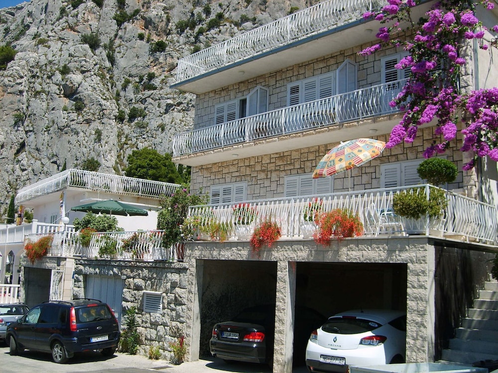Ivan - With Parking - A1 view 4