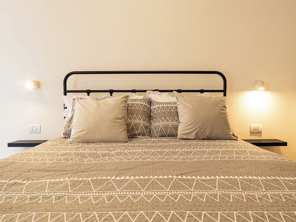 Alyde Apartments
