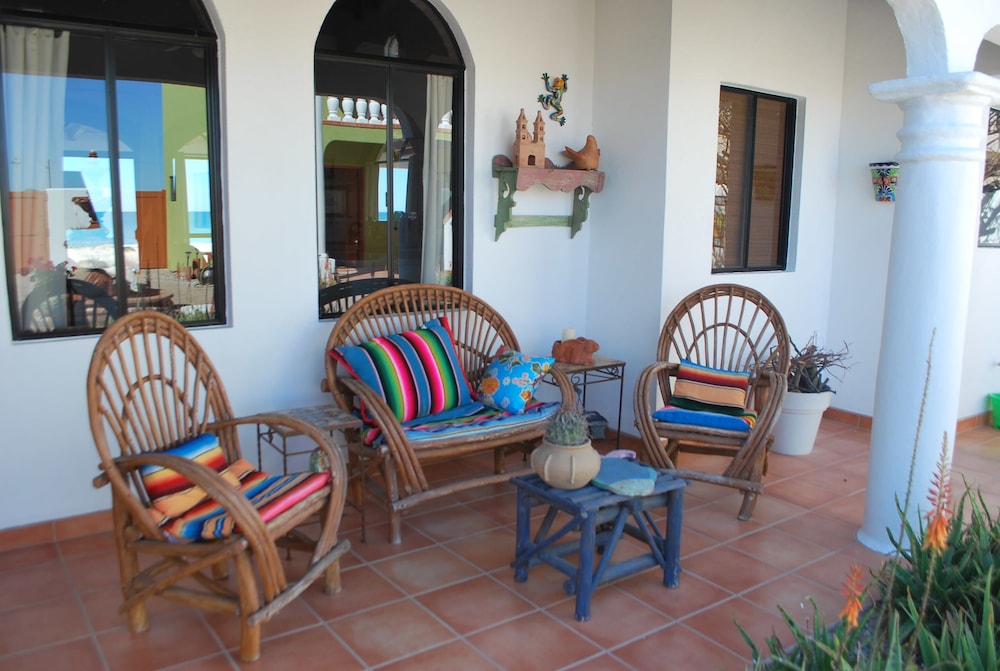 Casa de los Perros by Kivoya