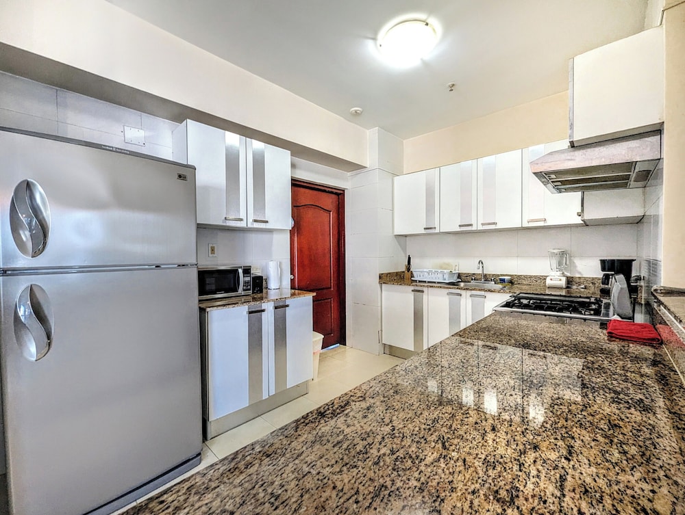 YC 701-C l Apartamento 2BR en av balboa