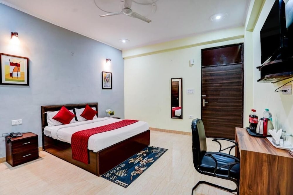 Hotel maayra inn