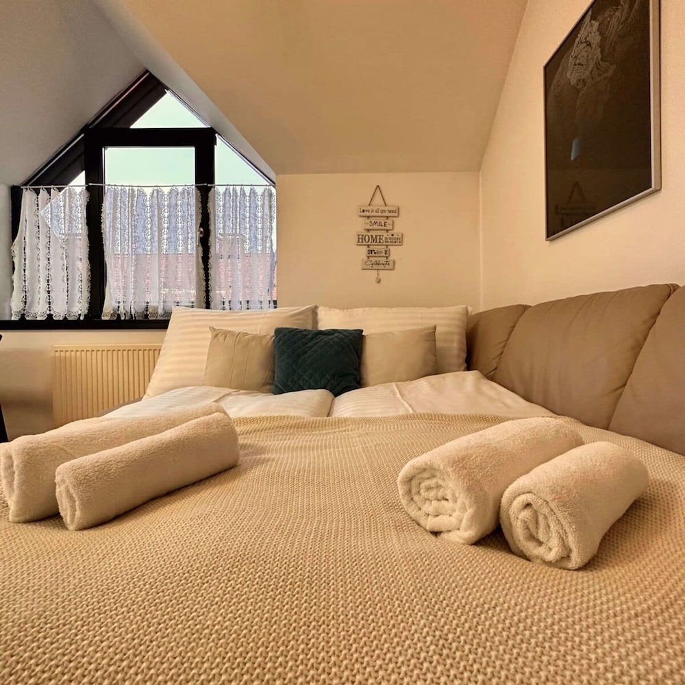 Charming City Loft Apartment With Free Parking