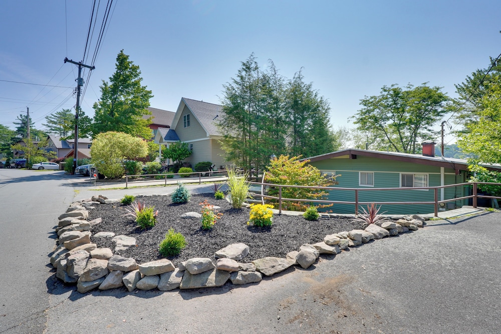 Waterfront White Lake Vacation Rental! view 4