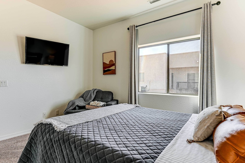 4 Mi to Lake Powell: Retreat w/ Game Room!