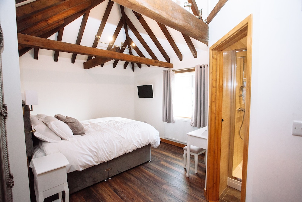 Flint Cottage - Sleeps 6 - Private Woodland view 4