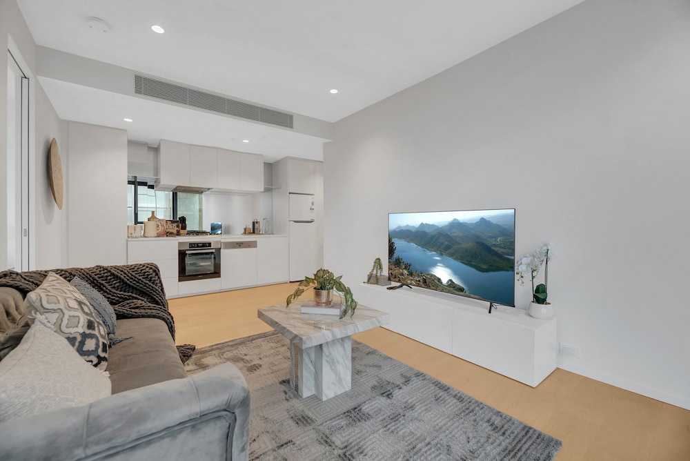 Melbourne Square Apartments